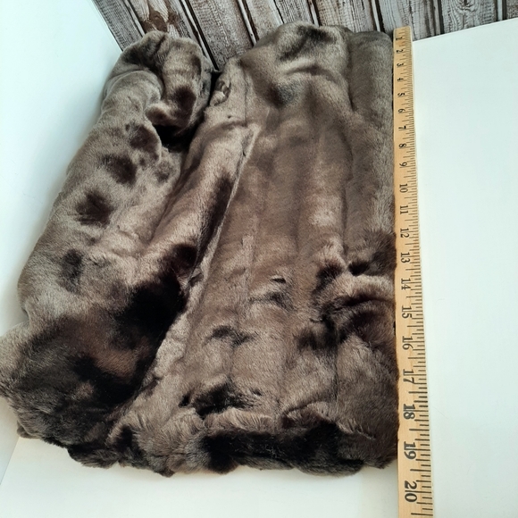 NEWPORT Faux Fur Mink Pillow Cover - Picture 9 of 16